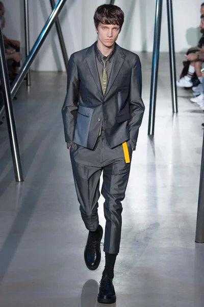 Look 7